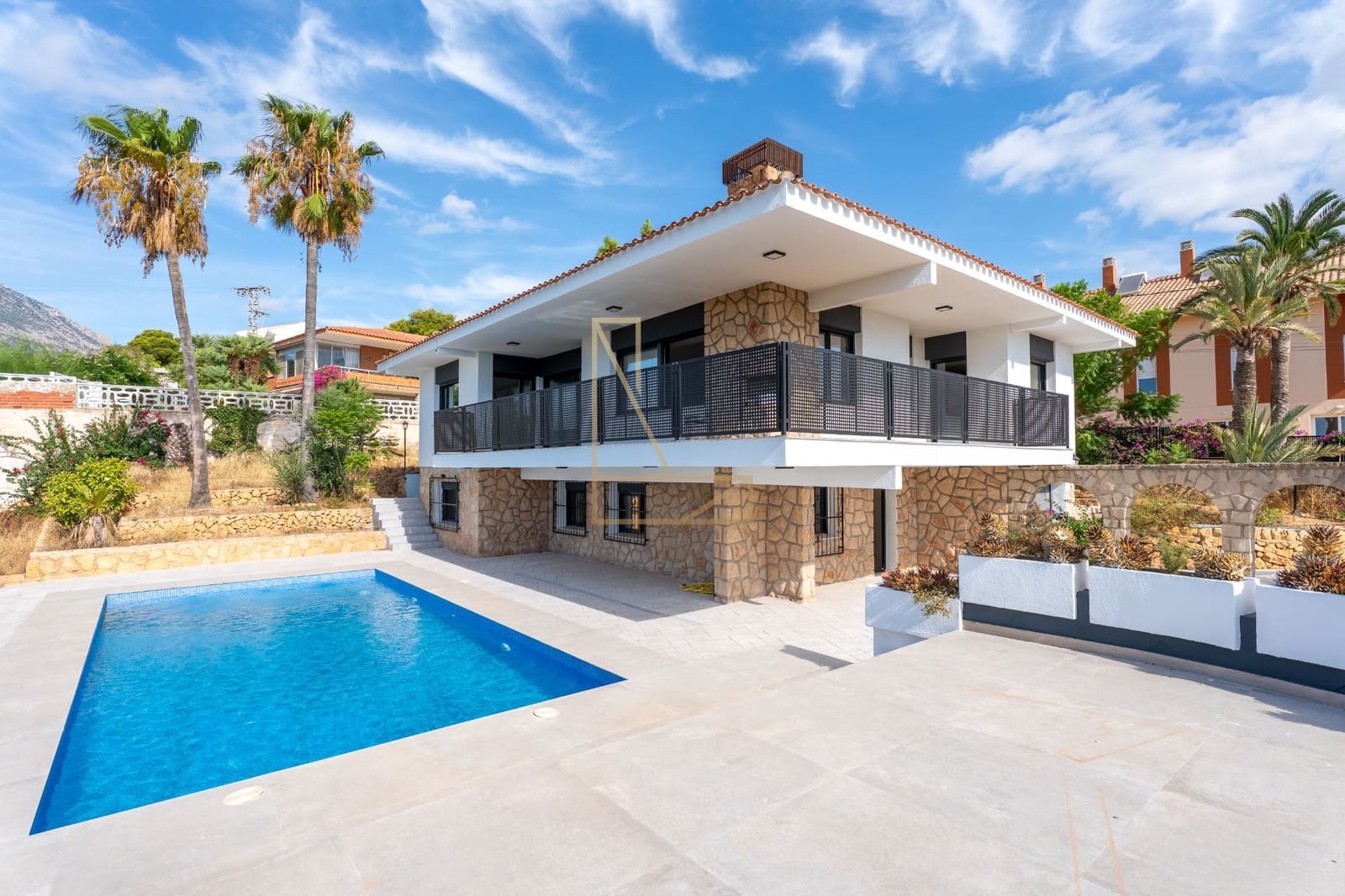 4 slaapkamer Villa te koop in La Nucia met zwembad garage - € 950.000 (Ref: 9212504)