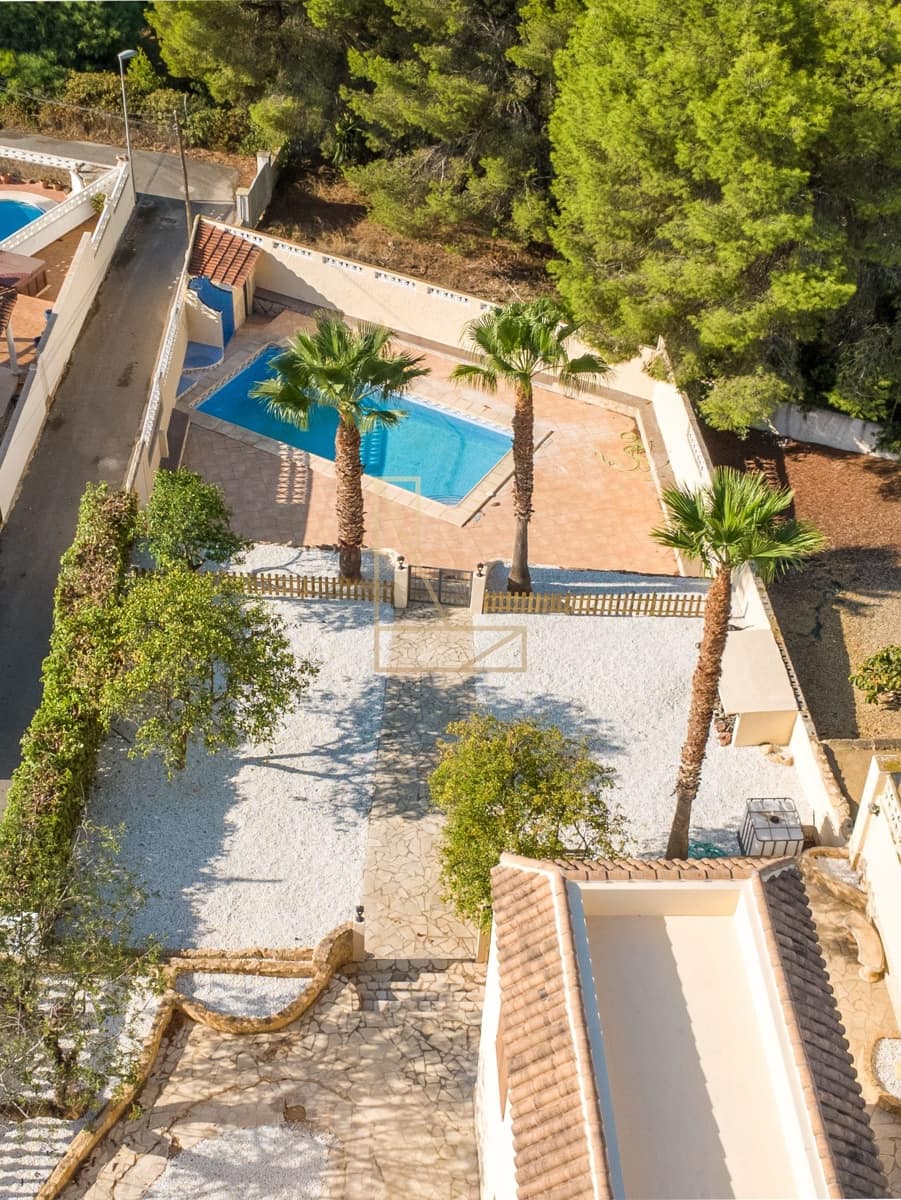 7 Zimmer Villa zu verkaufen in La Nucia mit Pool Garage - 780.000 € (Ref: 9226175)