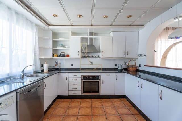 7 Zimmer Villa zu verkaufen in La Nucia mit Pool Garage - 780.000 € (Ref: 9226175)