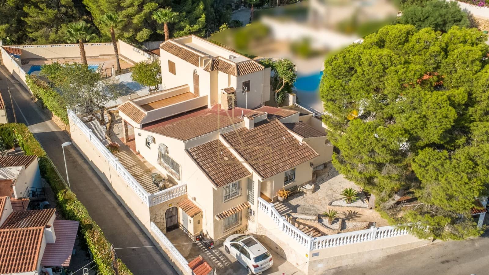 7 Zimmer Villa zu verkaufen in La Nucia mit Pool Garage - 780.000 € (Ref: 9226175)