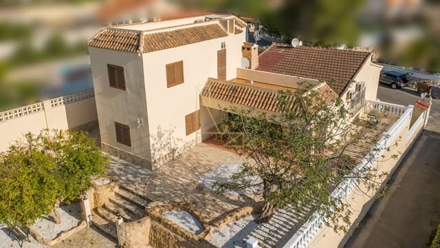 7 Zimmer Villa zu verkaufen in La Nucia mit Pool Garage - 780.000 € (Ref: 9226175)