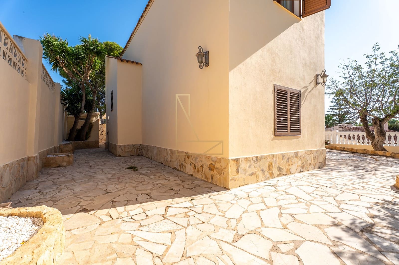 7 Zimmer Villa zu verkaufen in La Nucia mit Pool Garage - 780.000 € (Ref: 9226175)