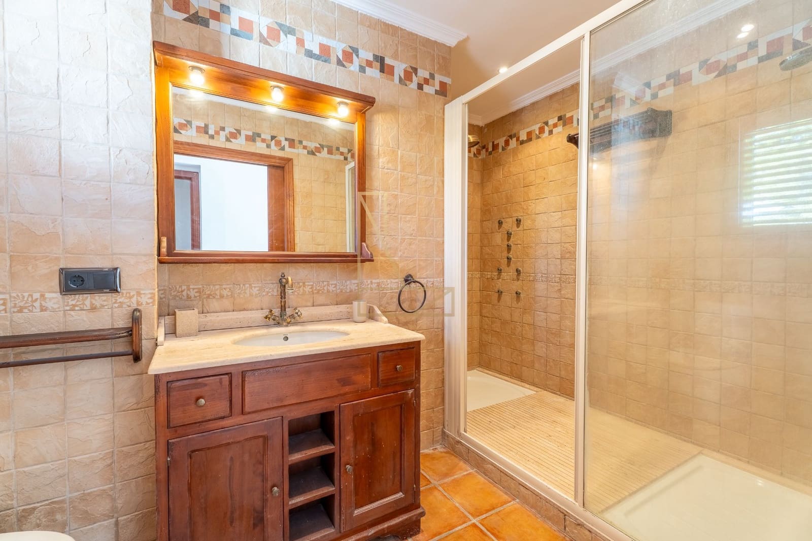 7 Zimmer Villa zu verkaufen in La Nucia mit Pool Garage - 780.000 € (Ref: 9226175)