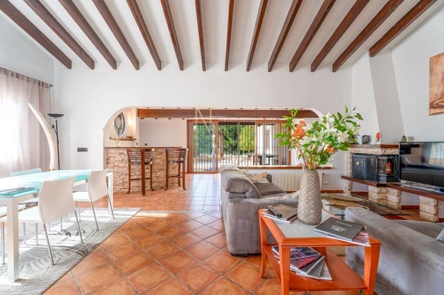 7 Zimmer Villa zu verkaufen in La Nucia mit Pool Garage - 780.000 € (Ref: 9226175)