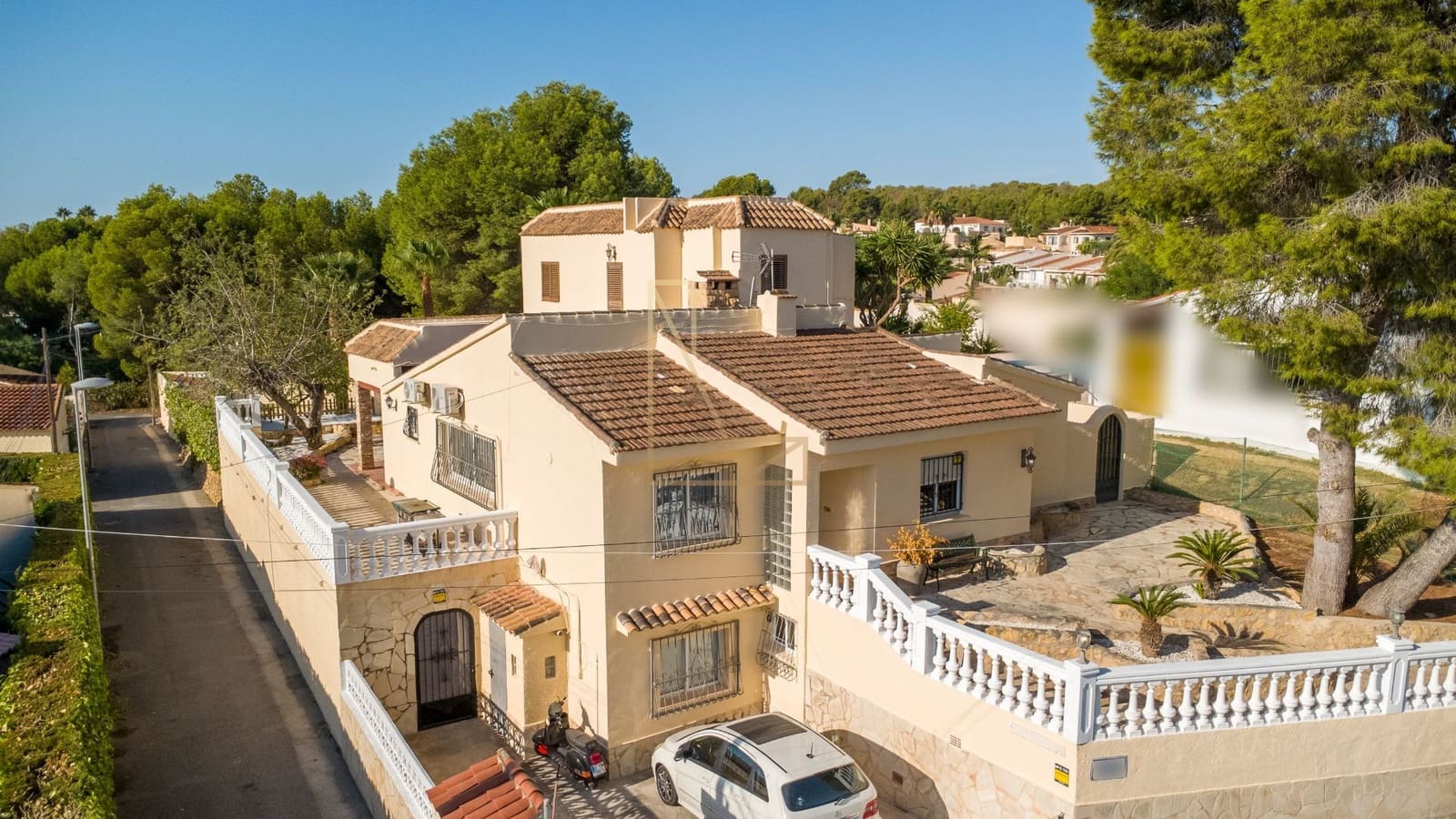 7 Zimmer Villa zu verkaufen in La Nucia mit Pool Garage - 780.000 € (Ref: 9226175)