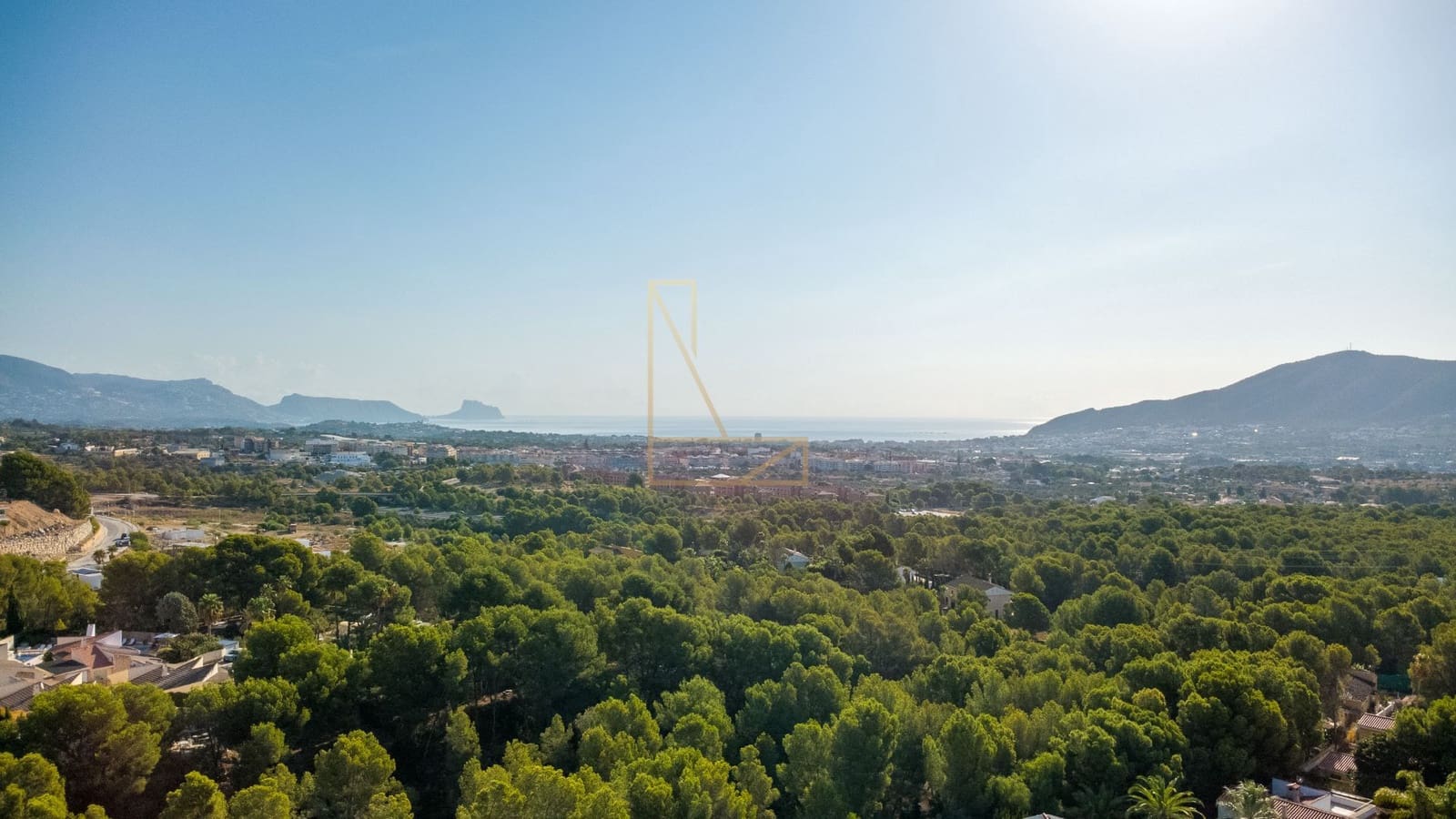 7 Zimmer Villa zu verkaufen in La Nucia mit Pool Garage - 780.000 € (Ref: 9226175)