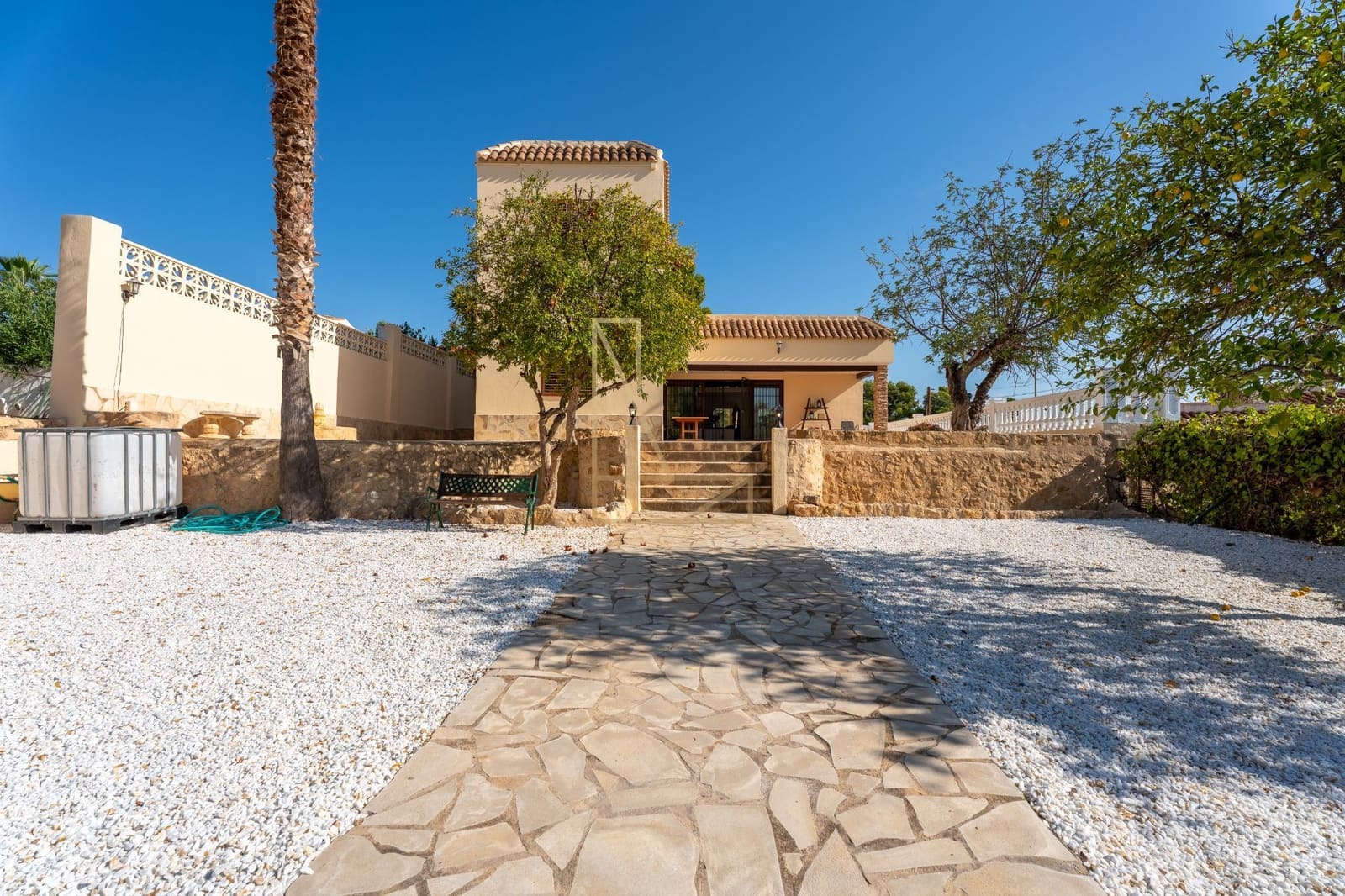 7 Zimmer Villa zu verkaufen in La Nucia mit Pool Garage - 780.000 € (Ref: 9226175)