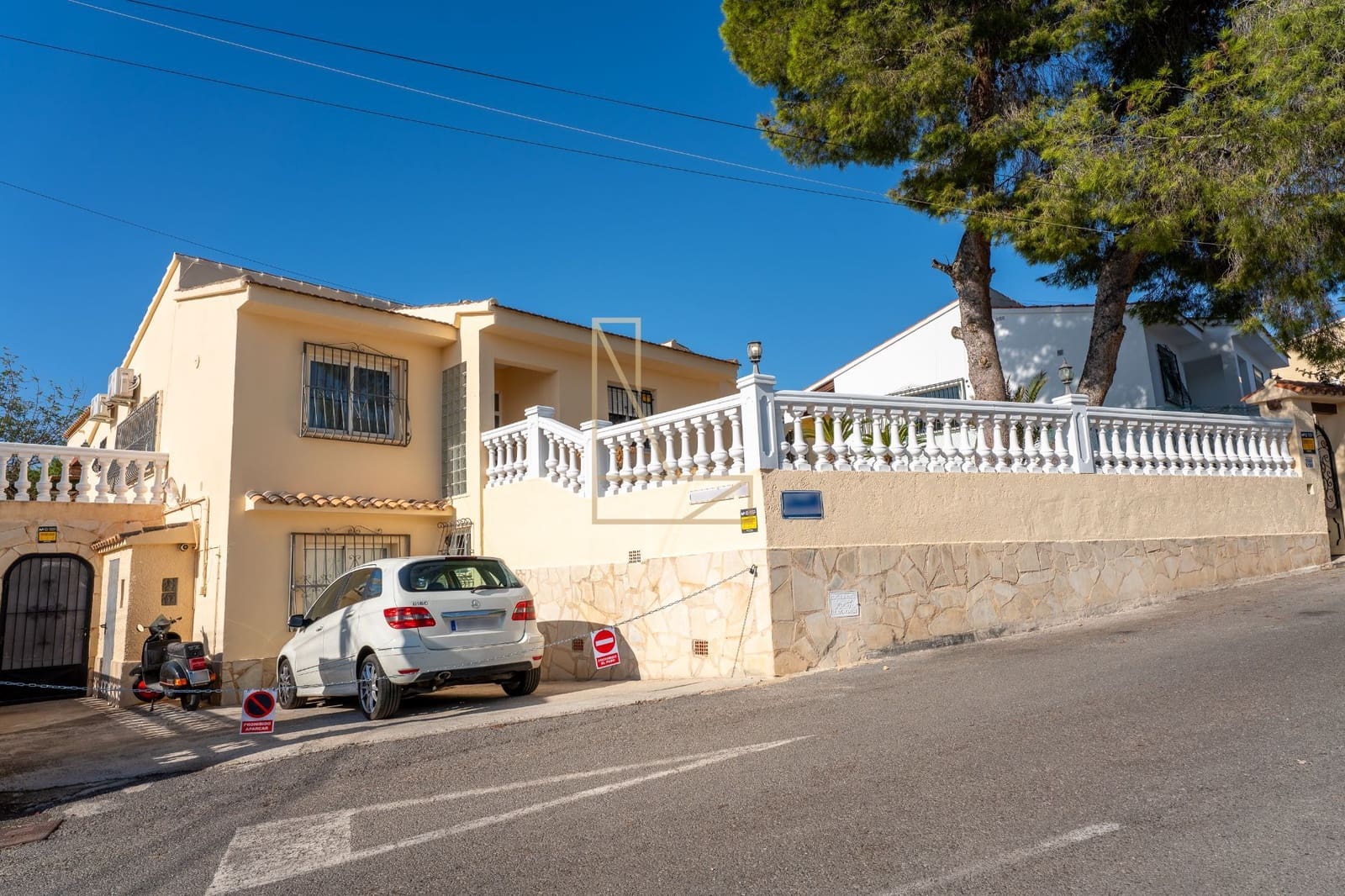 7 Zimmer Villa zu verkaufen in La Nucia mit Pool Garage - 780.000 € (Ref: 9226175)