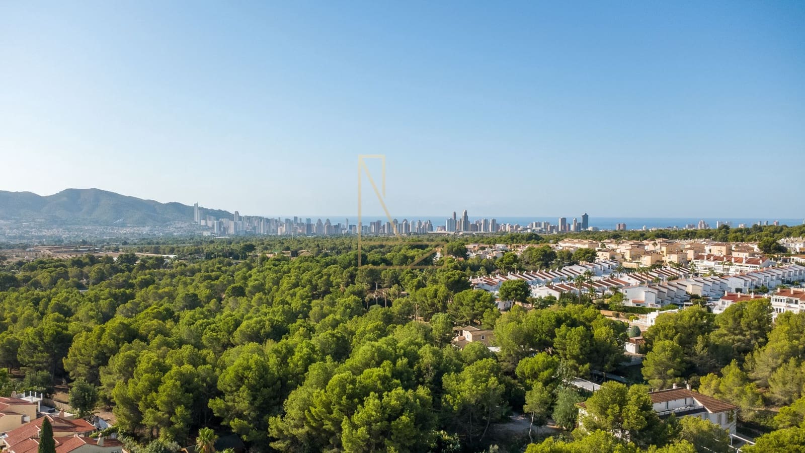 7 Zimmer Villa zu verkaufen in La Nucia mit Pool Garage - 780.000 € (Ref: 9226175)