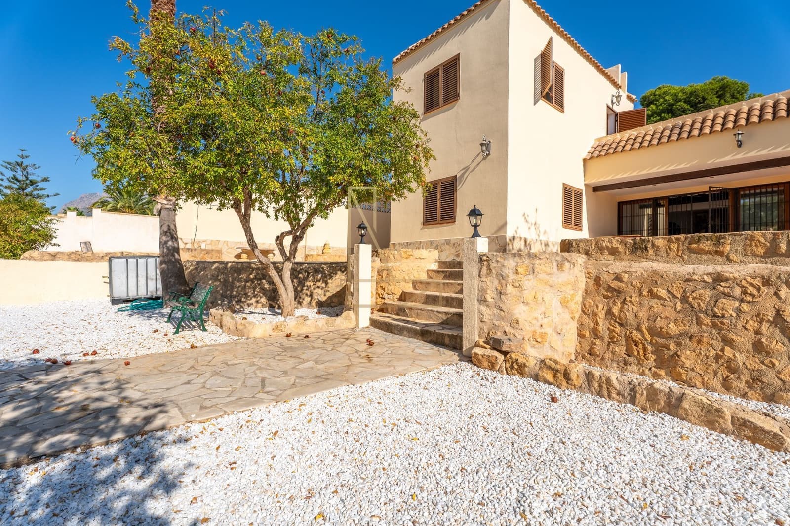 7 Zimmer Villa zu verkaufen in La Nucia mit Pool Garage - 780.000 € (Ref: 9226175)