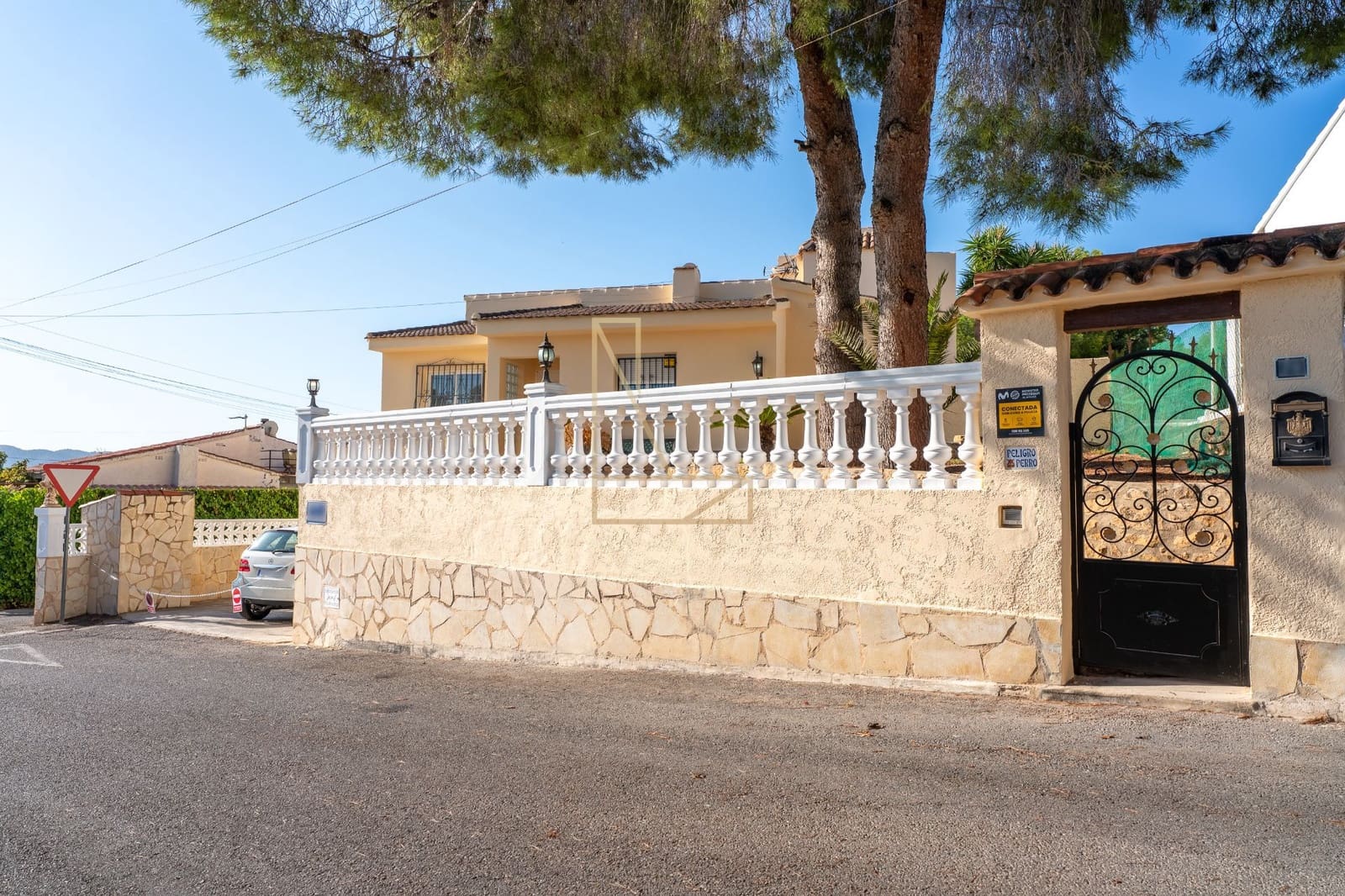 7 Zimmer Villa zu verkaufen in La Nucia mit Pool Garage - 780.000 € (Ref: 9226175)