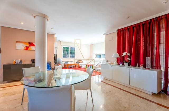 4 makuuhuone Huvila myytävänä paikassa Albir, Alfaz del Pi / L'Alfàs del Pi mukana uima-altaan 
autotalli - 665 000 € (Ref: 9239574)