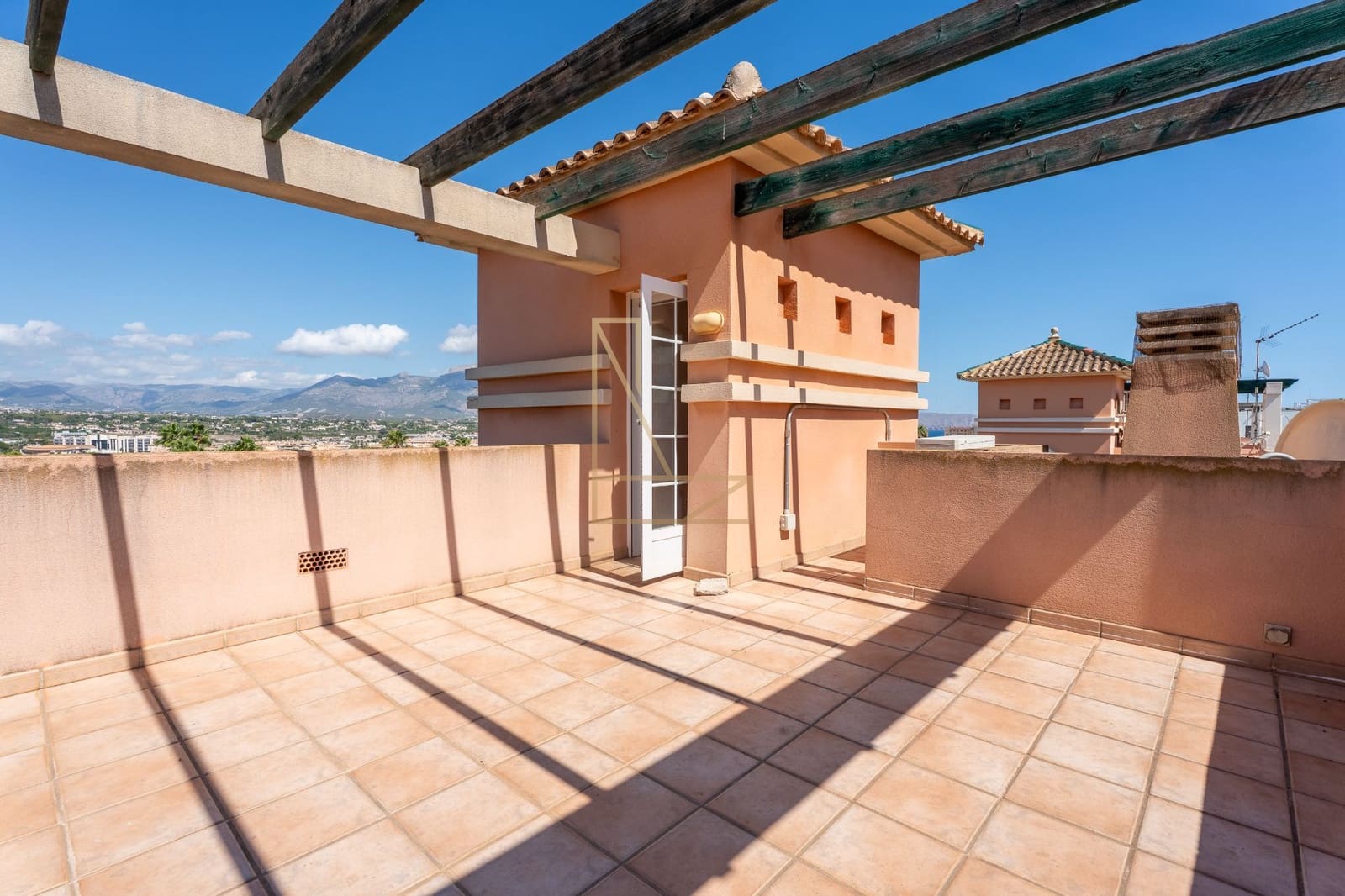 4 bedroom Villa for sale in Albir with pool garage - € 665,000 (Ref: 9239574)