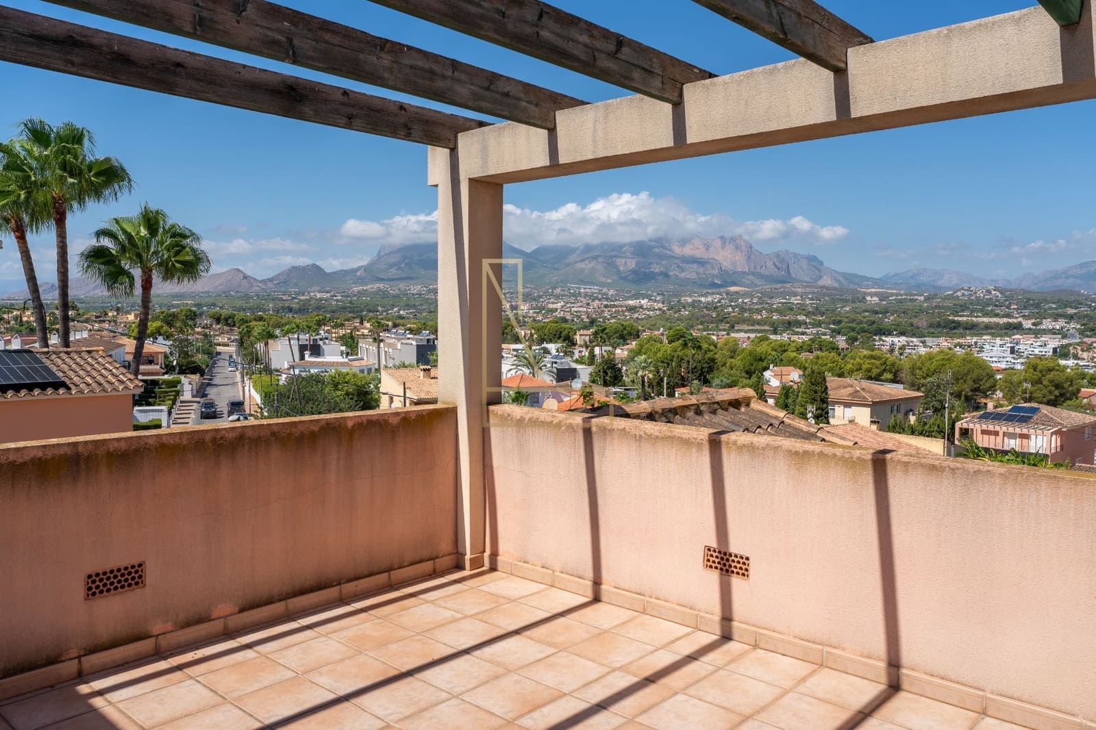 4 bedroom Villa for sale in Albir with pool garage - € 665,000 (Ref: 9239574)