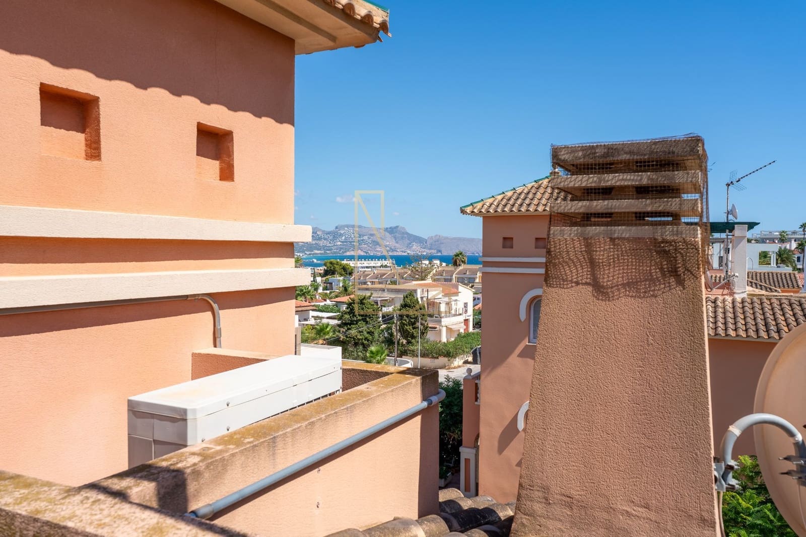 4 bedroom Villa for sale in Albir with pool garage - € 665,000 (Ref: 9239574)