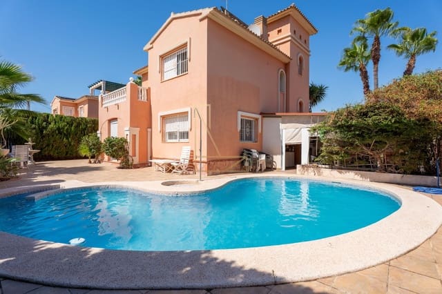 4 makuuhuone Huvila myytävänä paikassa Albir, Alfaz del Pi / L'Alfàs del Pi mukana uima-altaan 
autotalli - 665 000 € (Ref: 9239574)