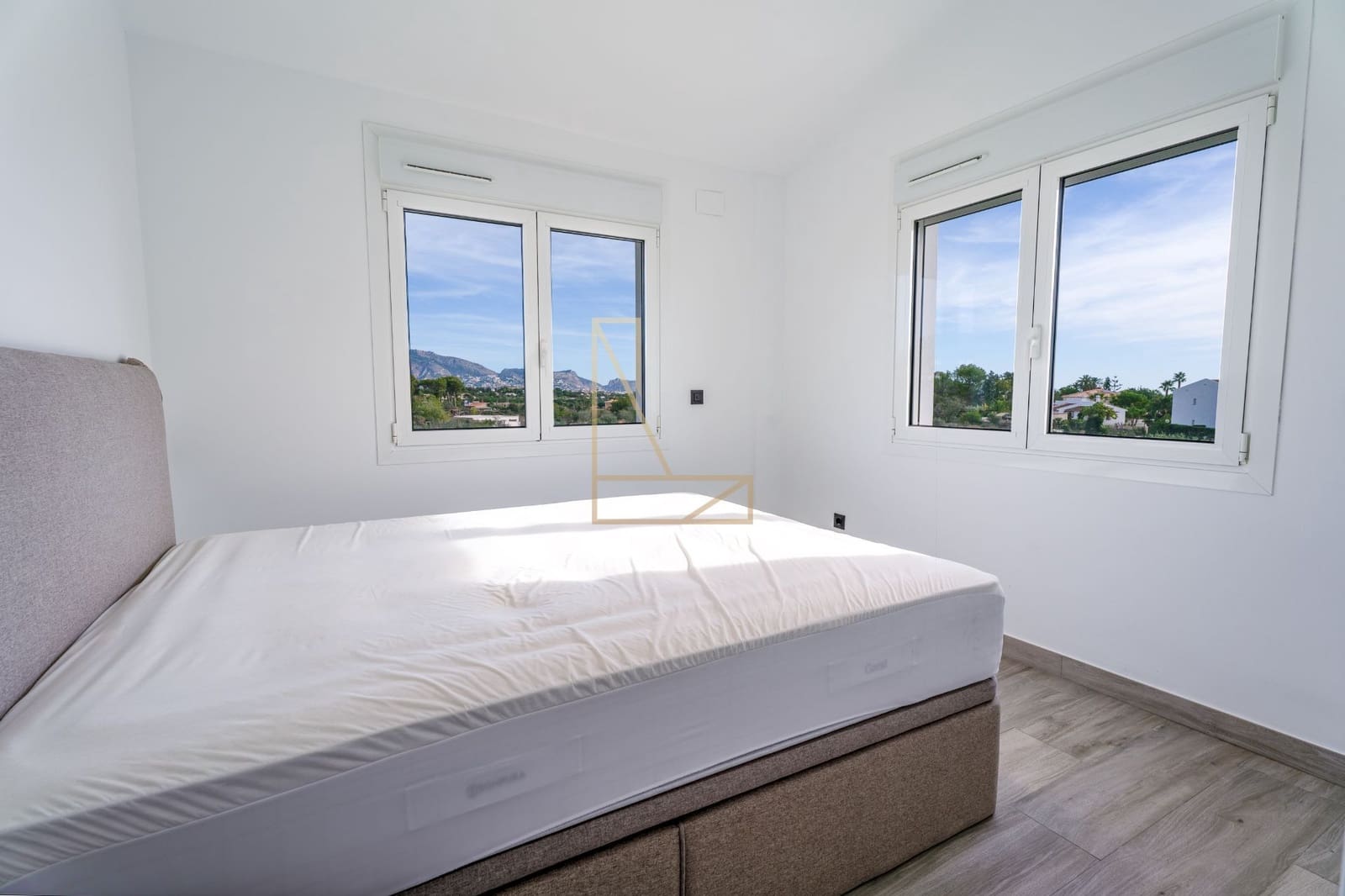 4 makuuhuone Huvila myytävänä paikassa Alfaz del Pi / L'Alfas del Pi mukana uima-altaan 
autotalli - 1 195 000 € (Ref: 9343164)