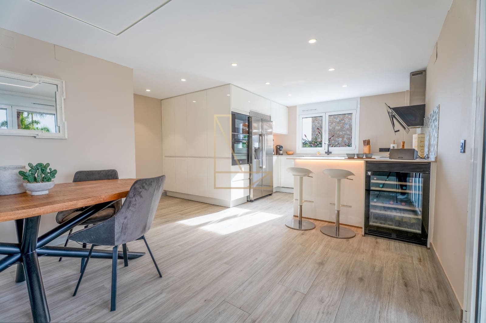 4 makuuhuone Huvila myytävänä paikassa Alfaz del Pi / L'Alfas del Pi mukana uima-altaan 
autotalli - 1 195 000 € (Ref: 9343164)