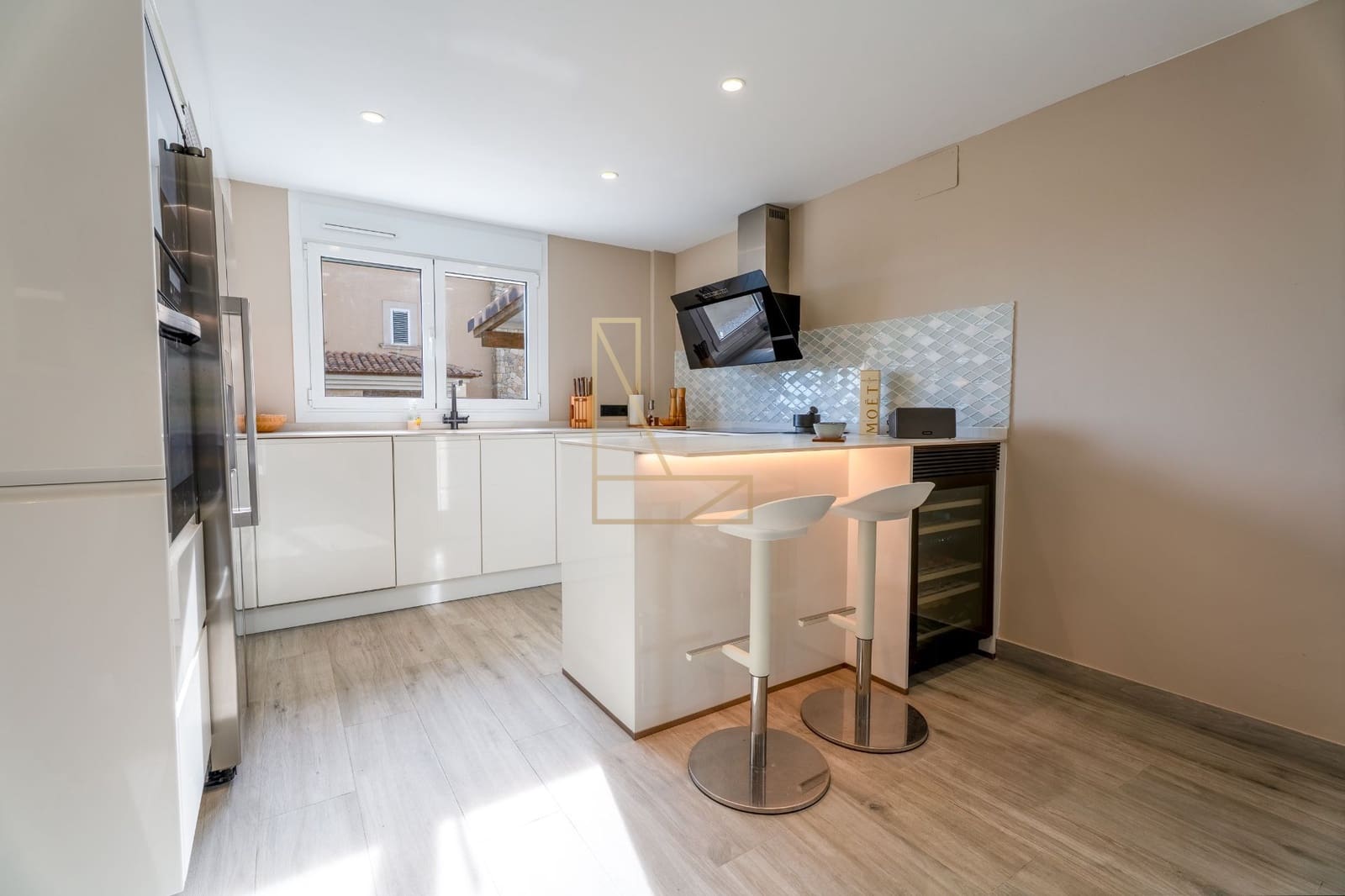 4 makuuhuone Huvila myytävänä paikassa Alfaz del Pi / L'Alfas del Pi mukana uima-altaan 
autotalli - 1 195 000 € (Ref: 9343164)