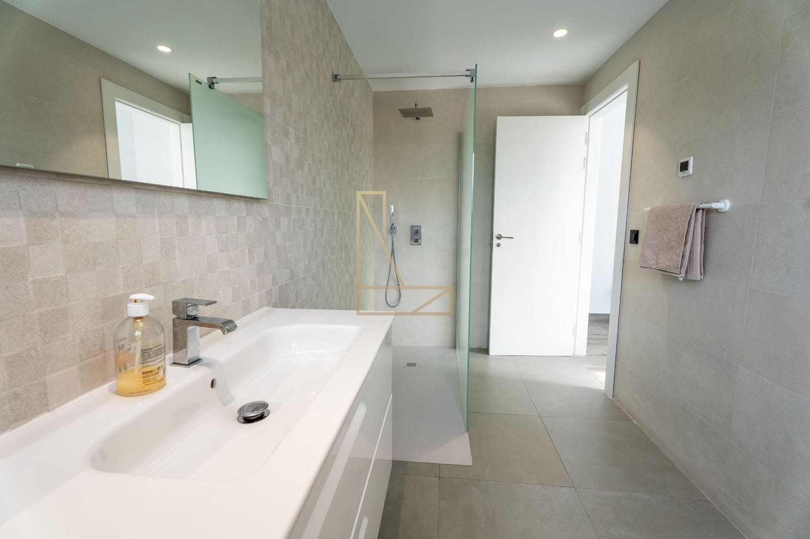 4 makuuhuone Huvila myytävänä paikassa Alfaz del Pi / L'Alfas del Pi mukana uima-altaan 
autotalli - 1 195 000 € (Ref: 9343164)