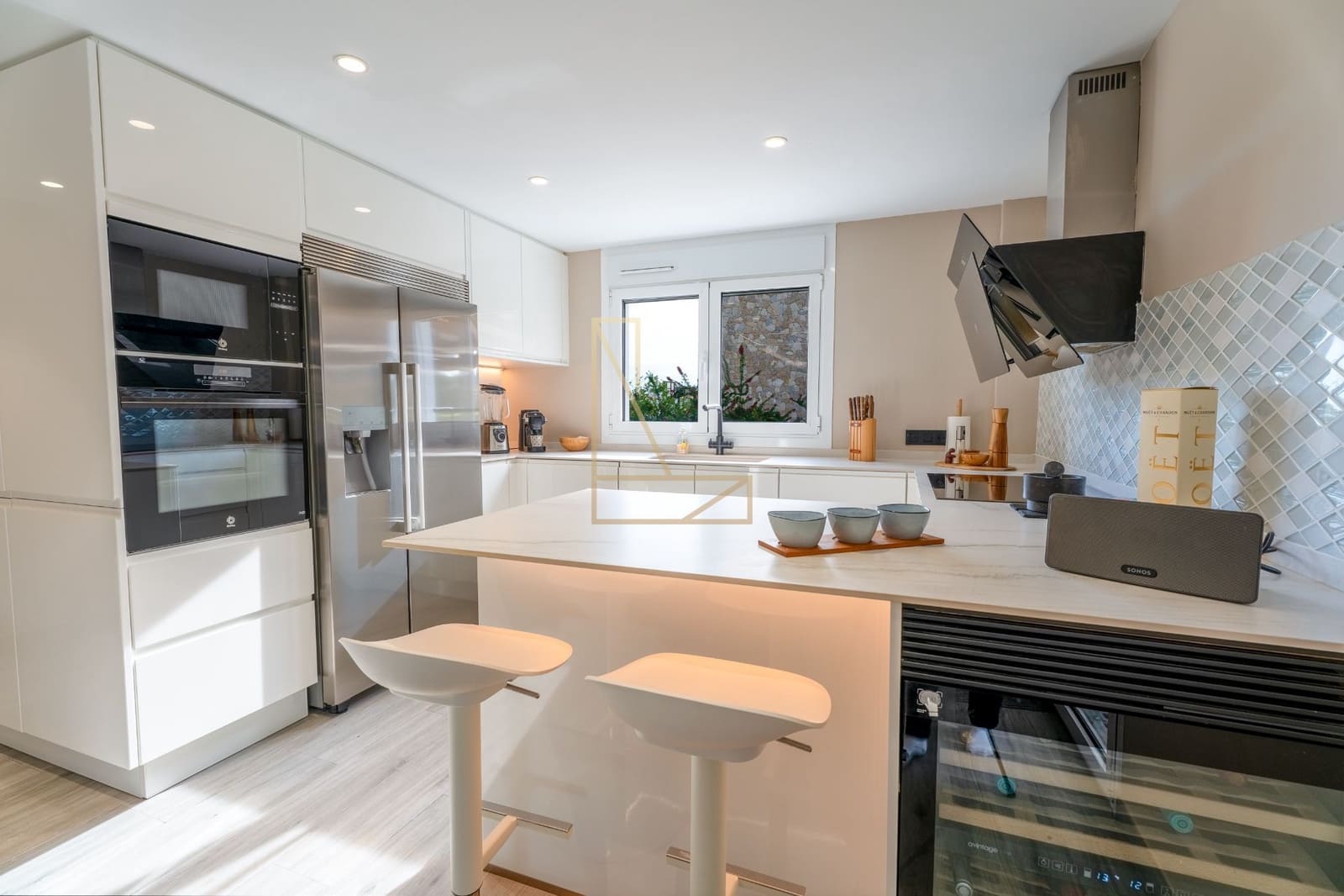 4 makuuhuone Huvila myytävänä paikassa Alfaz del Pi / L'Alfas del Pi mukana uima-altaan 
autotalli - 1 195 000 € (Ref: 9343164)