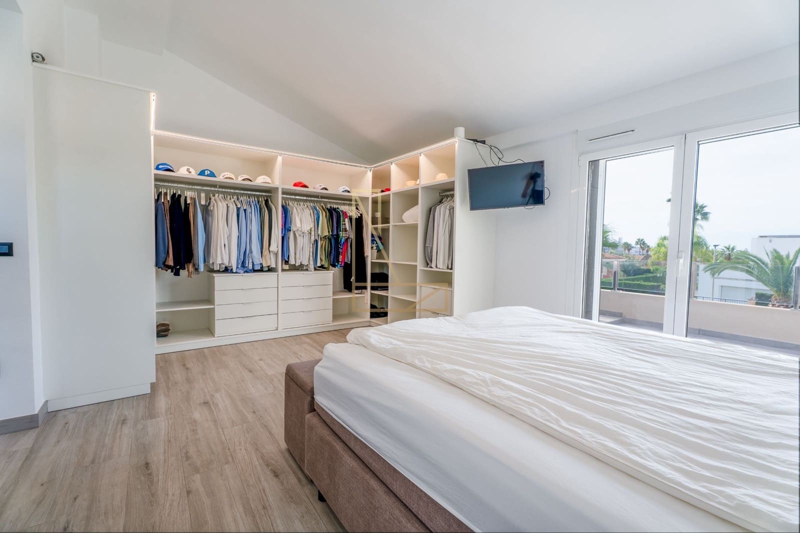 4 makuuhuone Huvila myytävänä paikassa Alfaz del Pi / L'Alfas del Pi mukana uima-altaan 
autotalli - 1 195 000 € (Ref: 9343164)