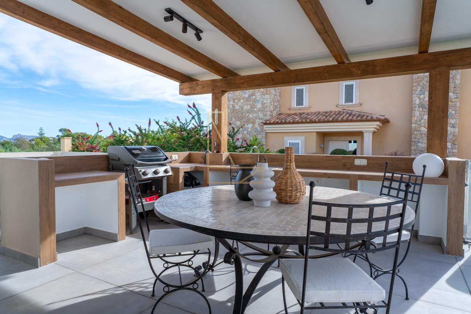 4 makuuhuone Huvila myytävänä paikassa Alfaz del Pi / L'Alfas del Pi mukana uima-altaan 
autotalli - 1 195 000 € (Ref: 9343164)