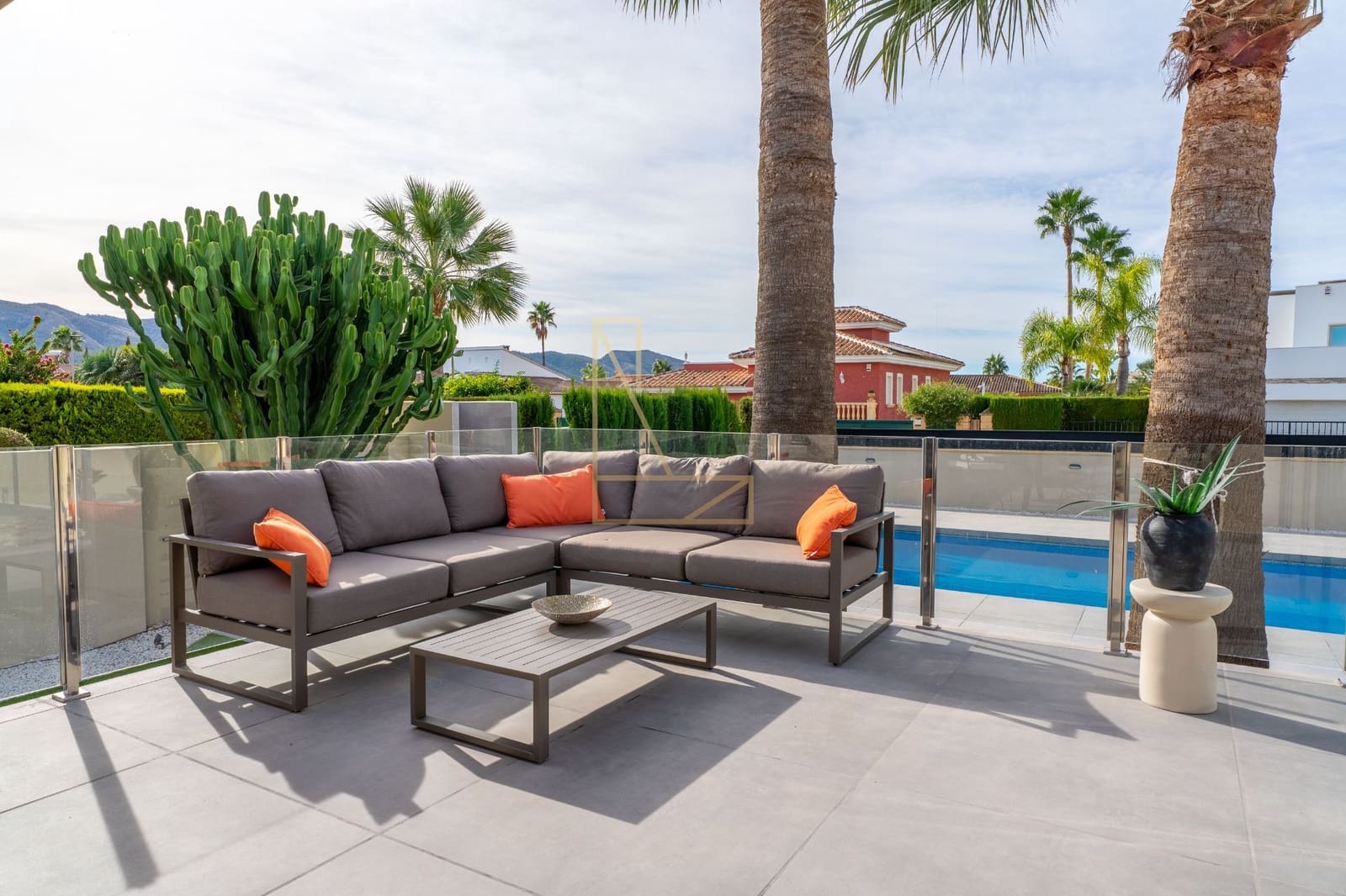 4 makuuhuone Huvila myytävänä paikassa Alfaz del Pi / L'Alfas del Pi mukana uima-altaan 
autotalli - 1 195 000 € (Ref: 9343164)