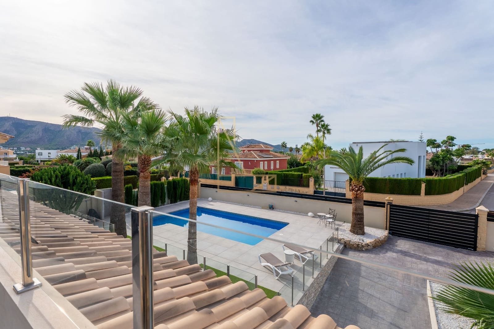 4 makuuhuone Huvila myytävänä paikassa Alfaz del Pi / L'Alfas del Pi mukana uima-altaan 
autotalli - 1 195 000 € (Ref: 9343164)