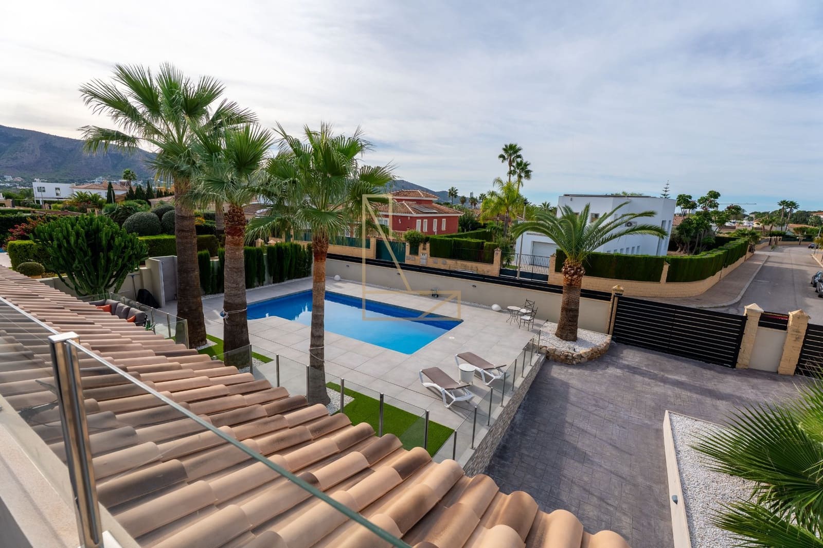 4 makuuhuone Huvila myytävänä paikassa Alfaz del Pi / L'Alfas del Pi mukana uima-altaan 
autotalli - 1 195 000 € (Ref: 9343164)