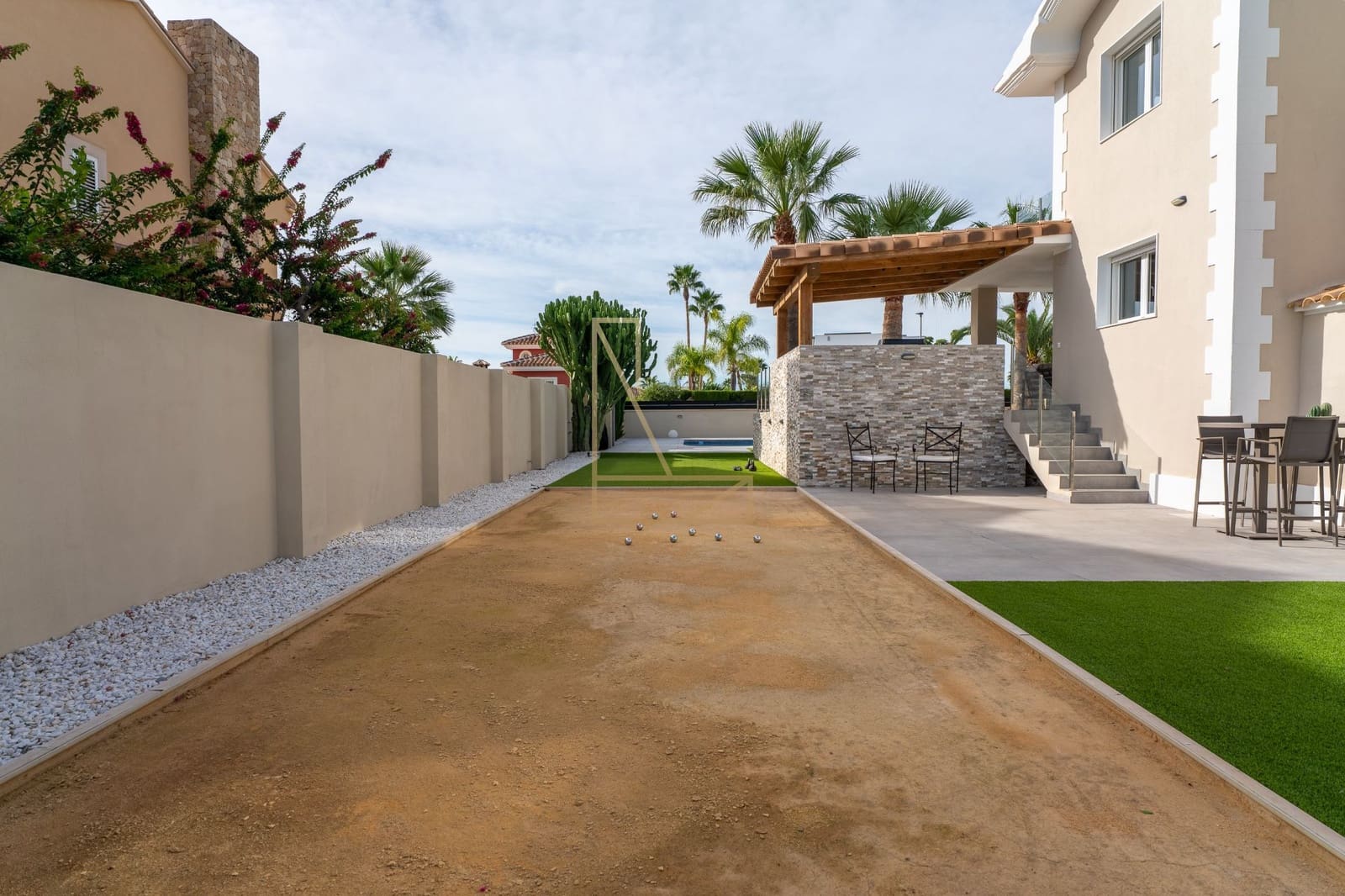 4 makuuhuone Huvila myytävänä paikassa Alfaz del Pi / L'Alfas del Pi mukana uima-altaan 
autotalli - 1 195 000 € (Ref: 9343164)