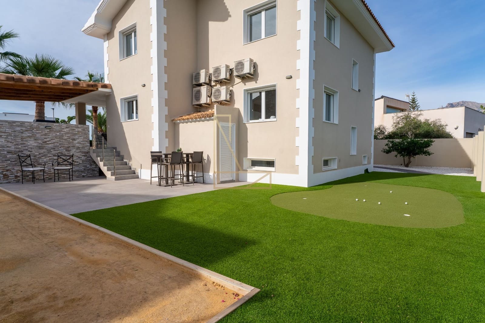 4 makuuhuone Huvila myytävänä paikassa Alfaz del Pi / L'Alfas del Pi mukana uima-altaan 
autotalli - 1 195 000 € (Ref: 9343164)