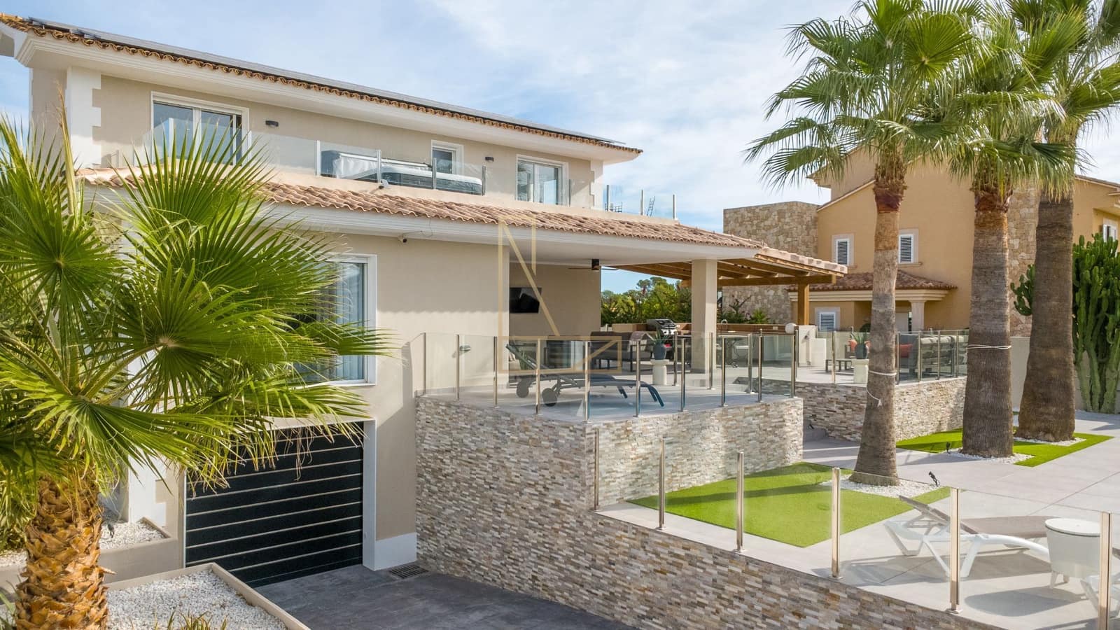 4 makuuhuone Huvila myytävänä paikassa Alfaz del Pi / L'Alfas del Pi mukana uima-altaan 
autotalli - 1 195 000 € (Ref: 9343164)