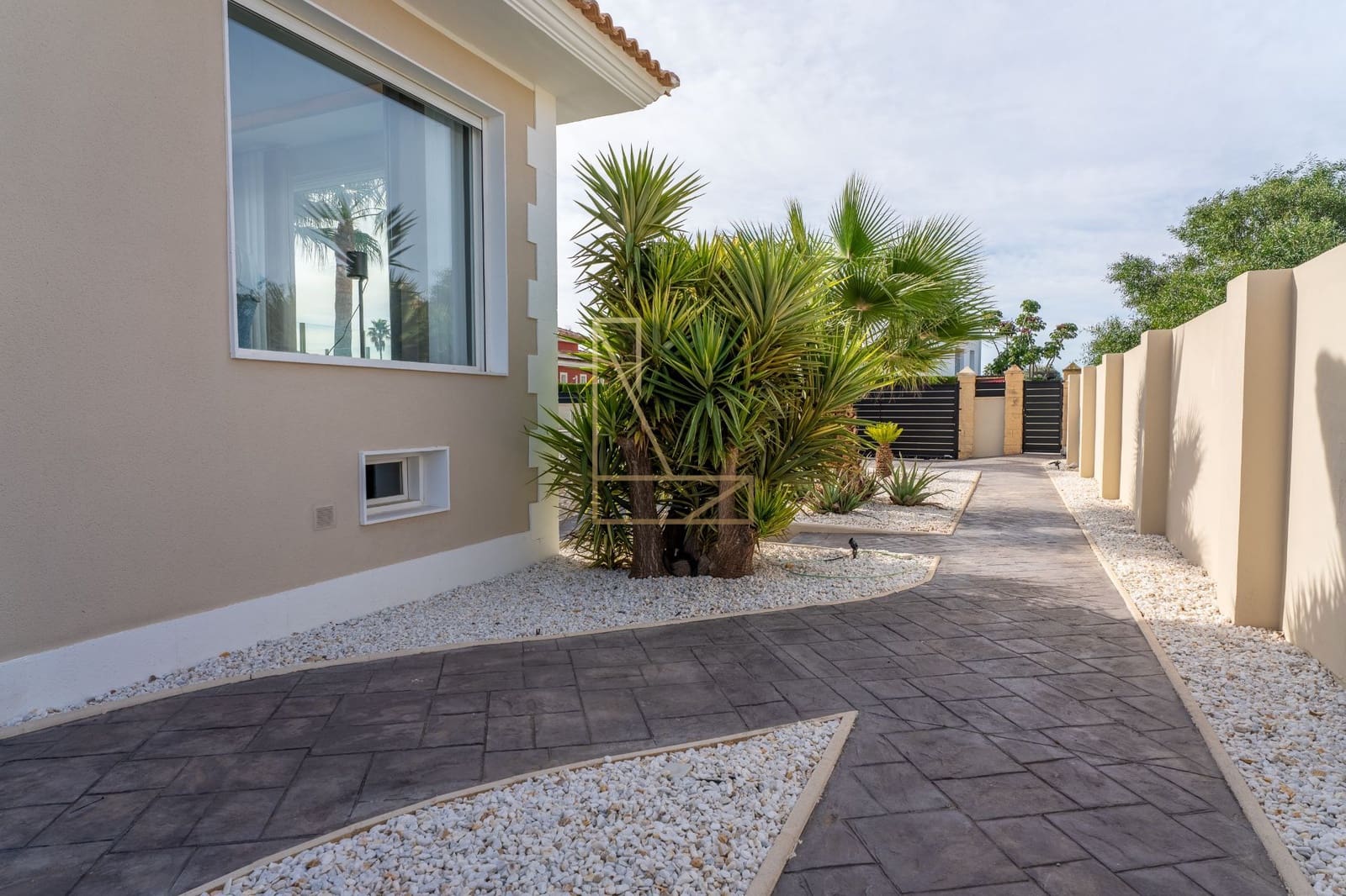 4 makuuhuone Huvila myytävänä paikassa Alfaz del Pi / L'Alfas del Pi mukana uima-altaan 
autotalli - 1 195 000 € (Ref: 9343164)