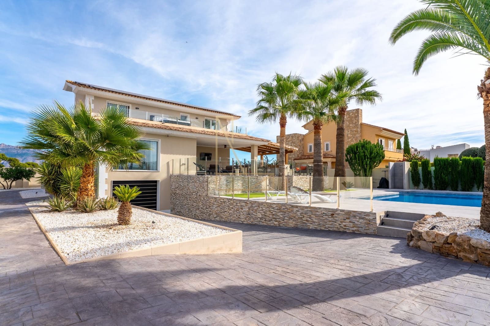 4 makuuhuone Huvila myytävänä paikassa Alfaz del Pi / L'Alfas del Pi mukana uima-altaan 
autotalli - 1 195 000 € (Ref: 9343164)