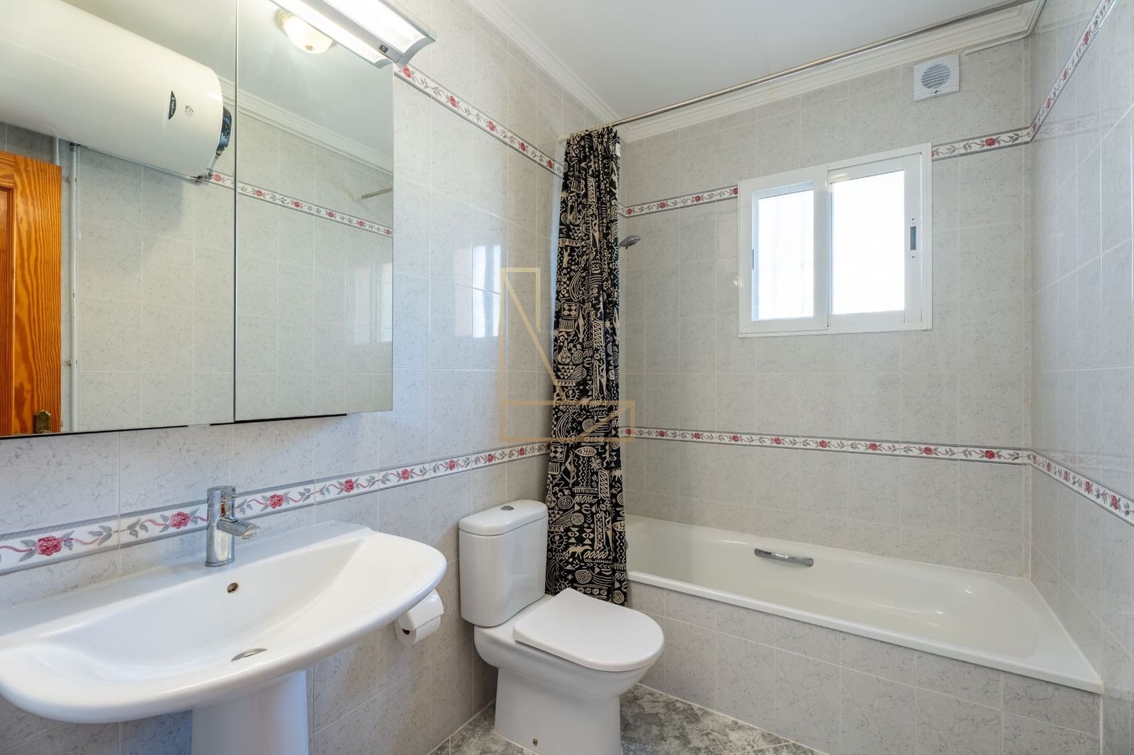 5 makuuhuone Huvila myytävänä paikassa Calpe / Calp mukana uima-altaan 
autotalli - 716 000 € (Ref: 9407903)