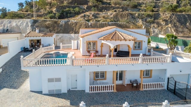 5 bedroom Villa for sale in Calpe / Calp with pool garage - € 716,000 (Ref: 9407903)