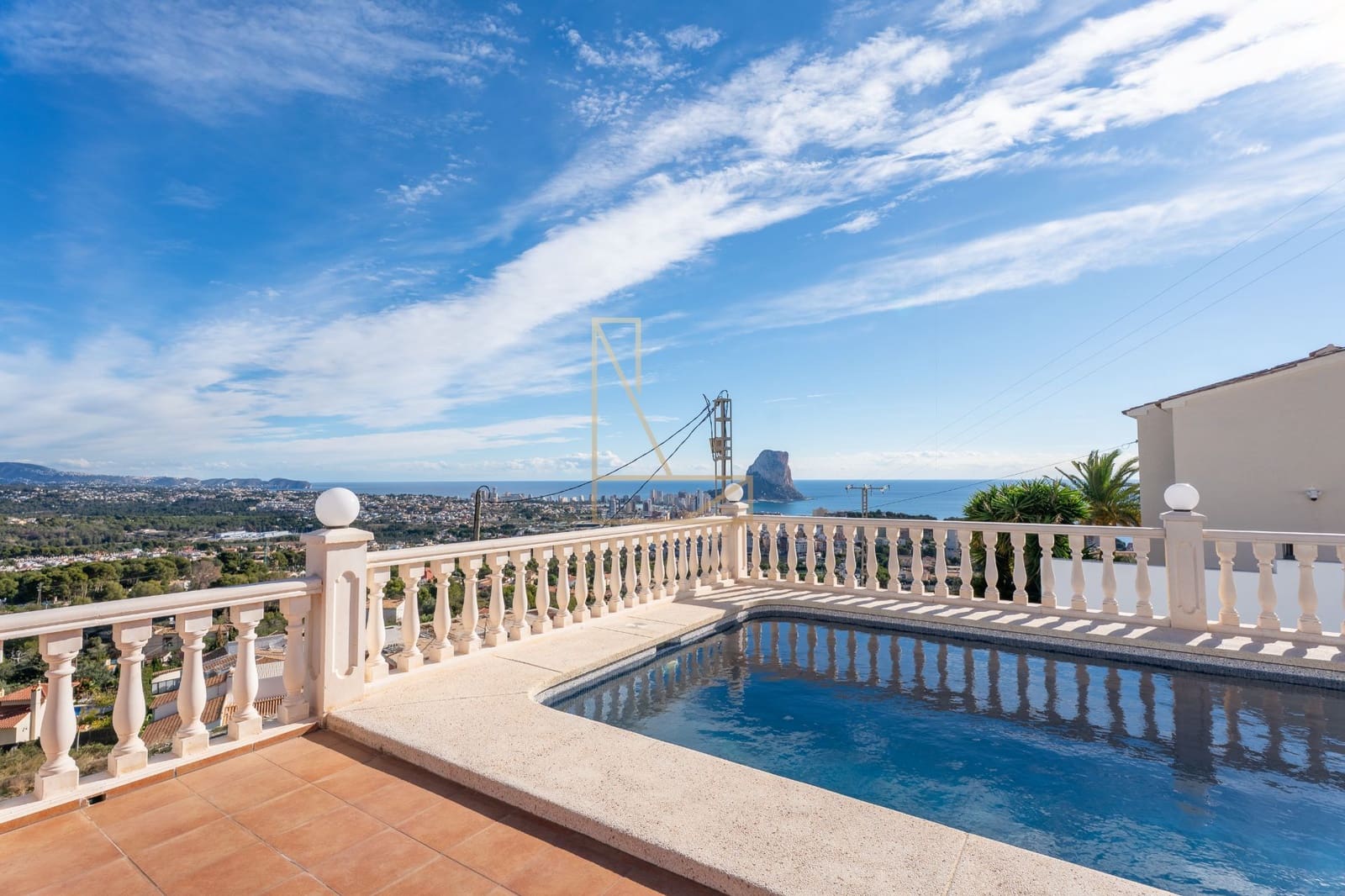 5 makuuhuone Huvila myytävänä paikassa Calpe / Calp mukana uima-altaan 
autotalli - 716 000 € (Ref: 9407903)