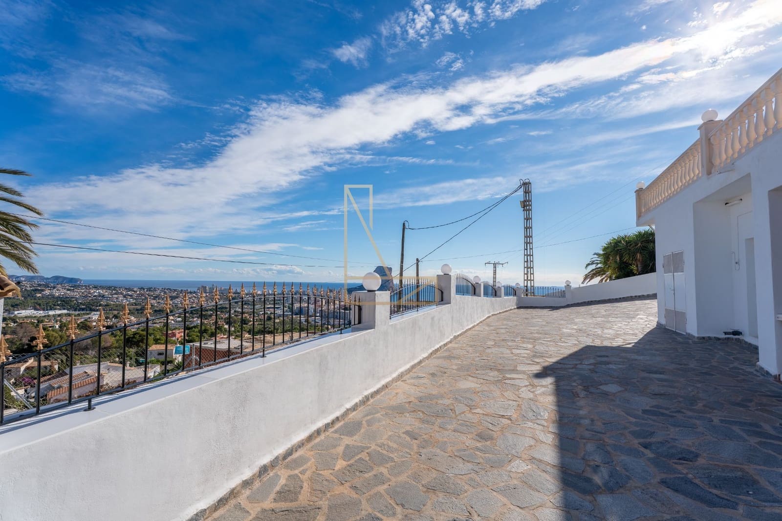 5 makuuhuone Huvila myytävänä paikassa Calpe / Calp mukana uima-altaan 
autotalli - 716 000 € (Ref: 9407903)