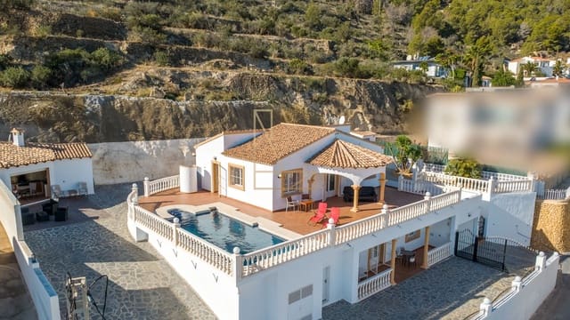 5 bedroom Villa for sale in Calpe / Calp with pool garage - € 716,000 (Ref: 9407903)