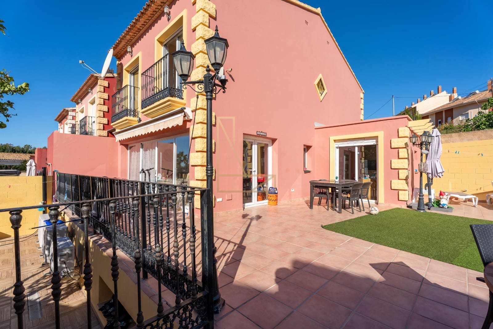 6 sypialnia Dom blizniak na sprzedaż w La Nucia z basenem garażem - 465 000 € (Ref: 9777620)