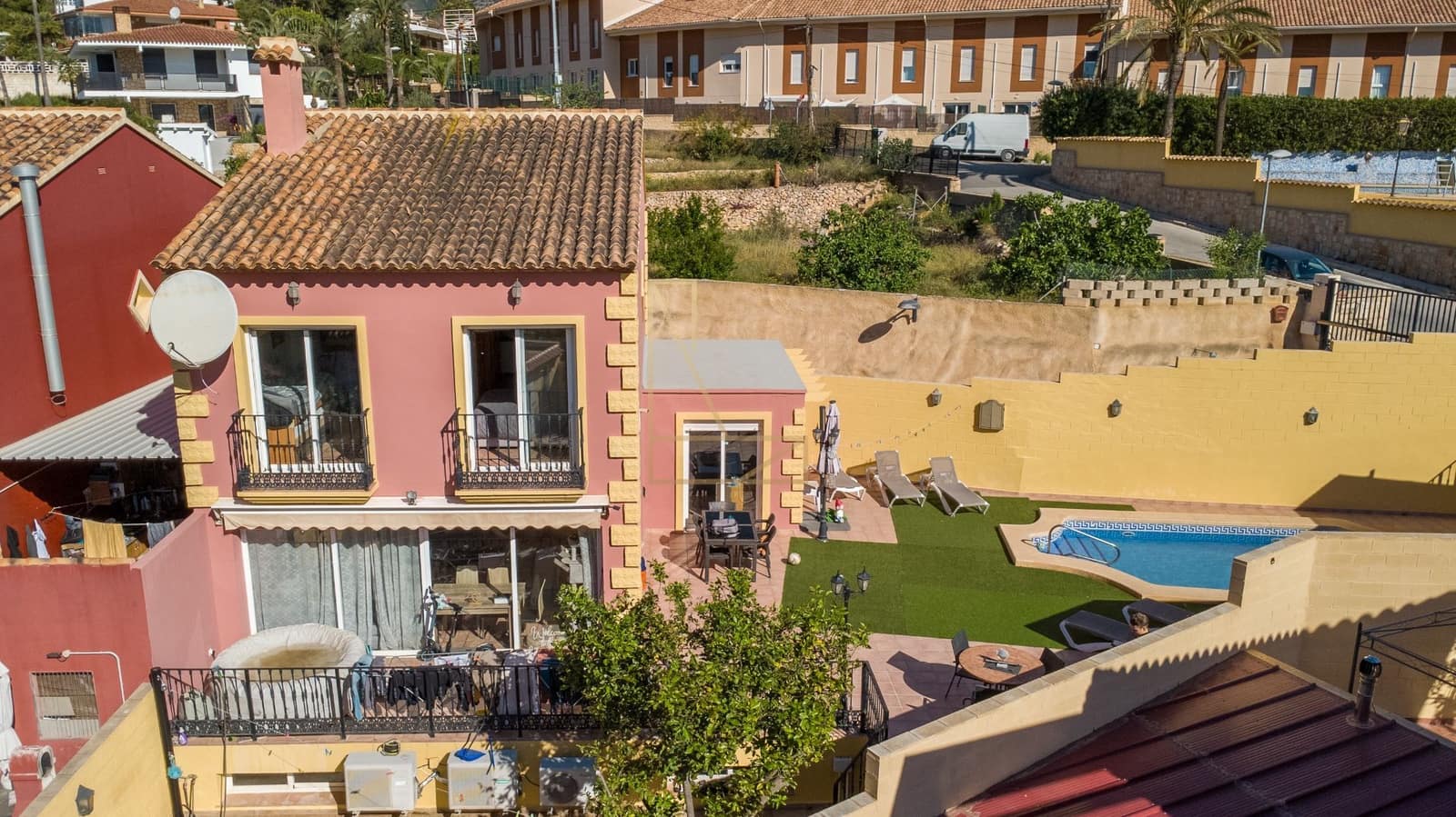 6 sypialnia Dom blizniak na sprzedaż w La Nucia z basenem garażem - 465 000 € (Ref: 9777620)