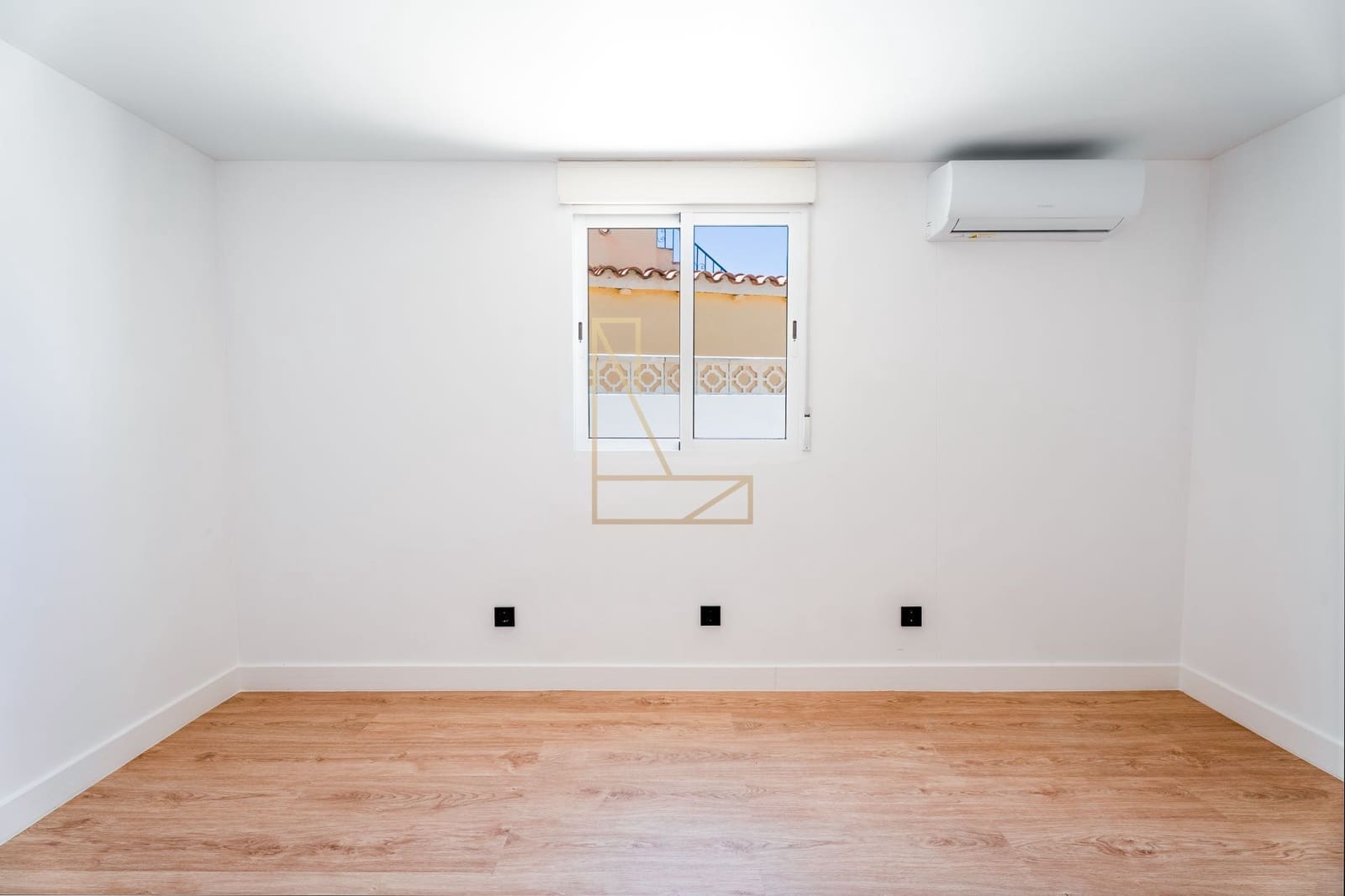 4 bedroom Semi-detached Villa for sale in La Nucia with garage - € 395,000 (Ref: 9806037)