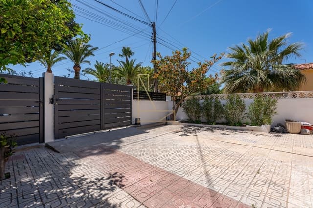 4 bedroom Semi-detached Villa for sale in La Nucia with garage - € 395,000 (Ref: 9806037)