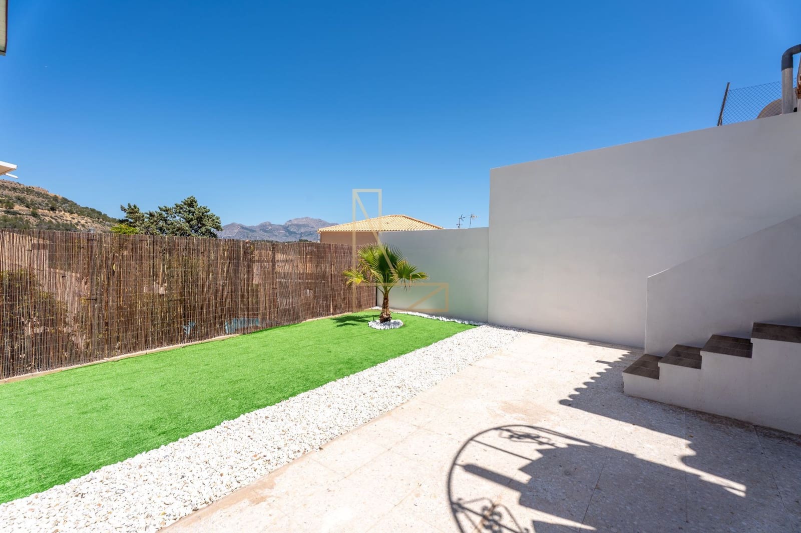 4 bedroom Semi-detached Villa for sale in La Nucia with garage - € 395,000 (Ref: 9806037)