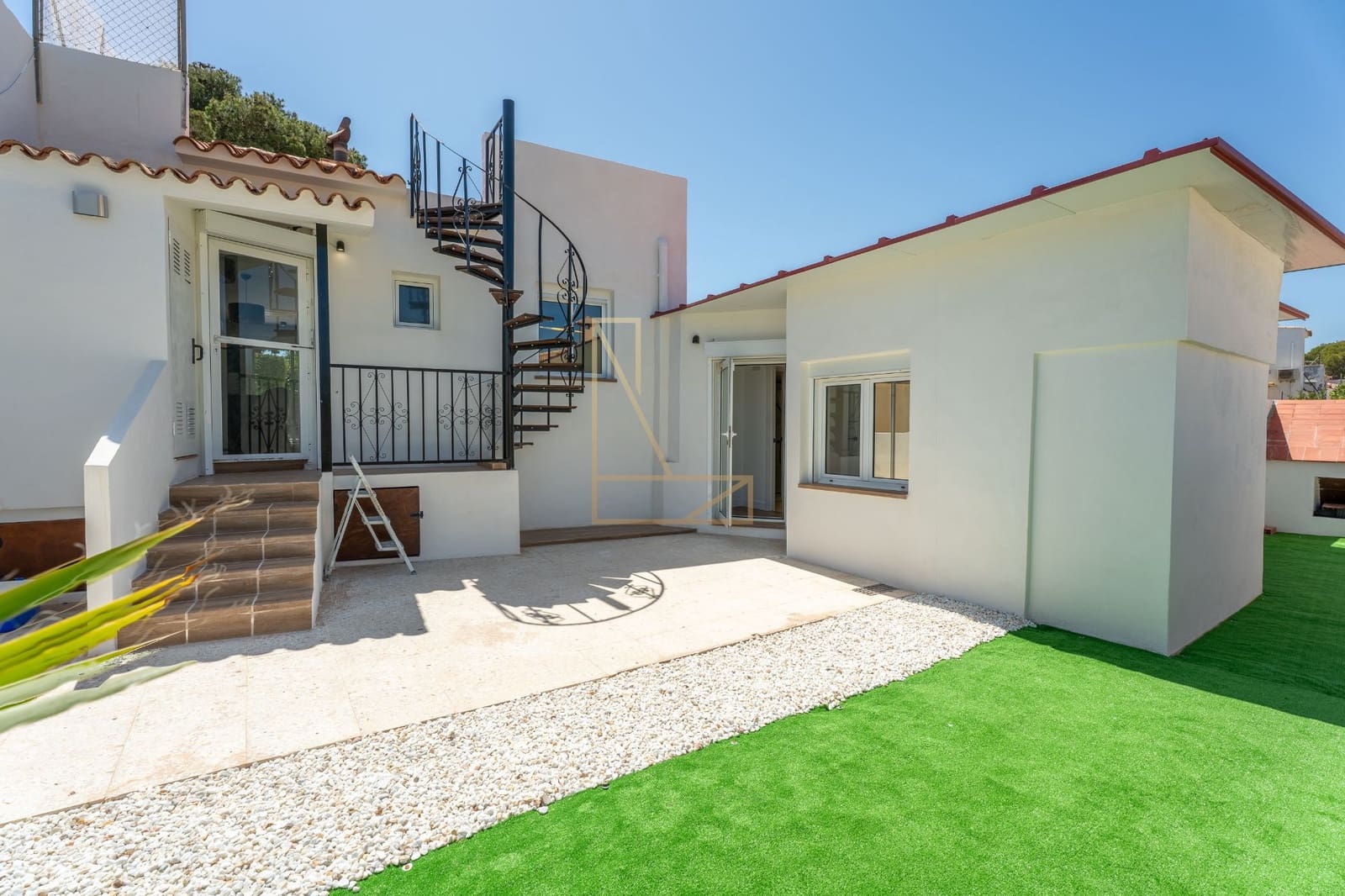 4 bedroom Semi-detached Villa for sale in La Nucia with garage - € 395,000 (Ref: 9806037)