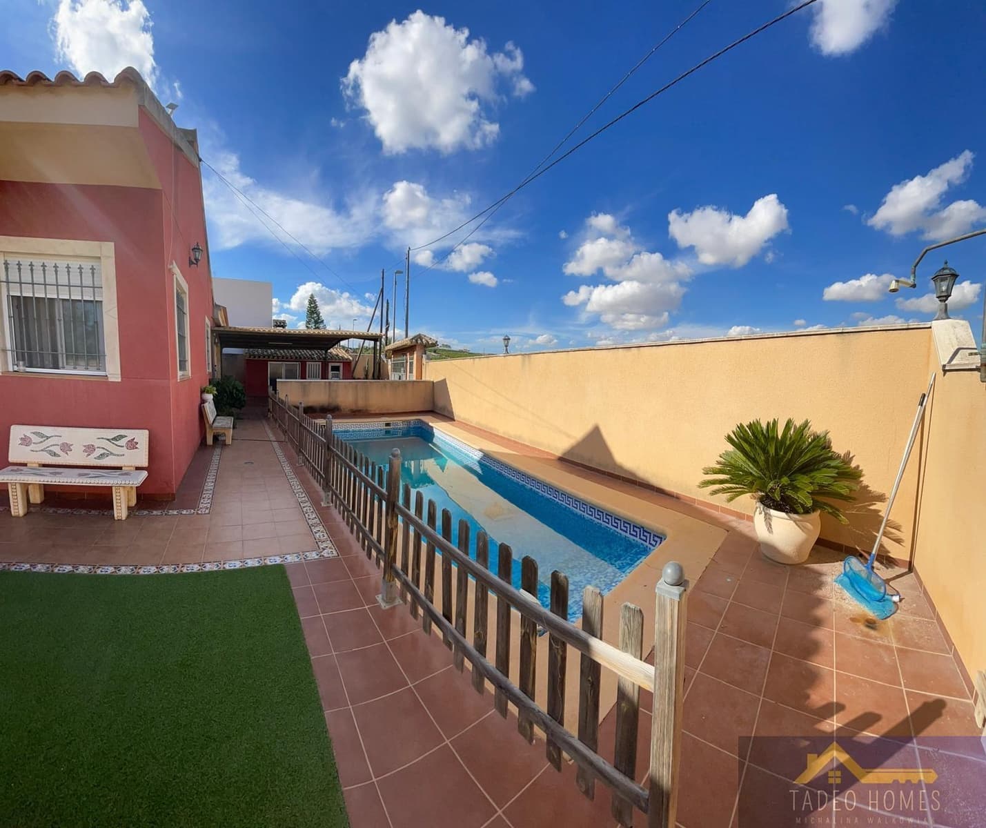 5 bedroom Villa for sale in Fortuna with pool garage - € 299,950 (Ref: 10034645)