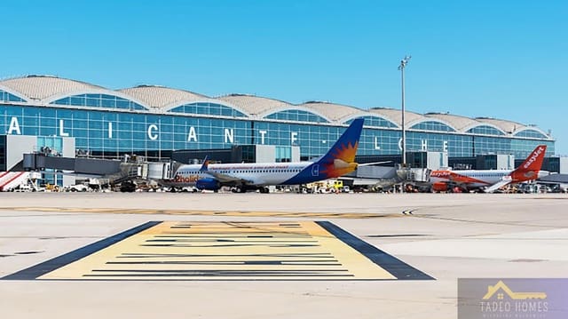 3 makuuhuone Paritalo myytävänä paikassa Cox mukana uima-altaan - 229 000 € (Ref: 9622601)