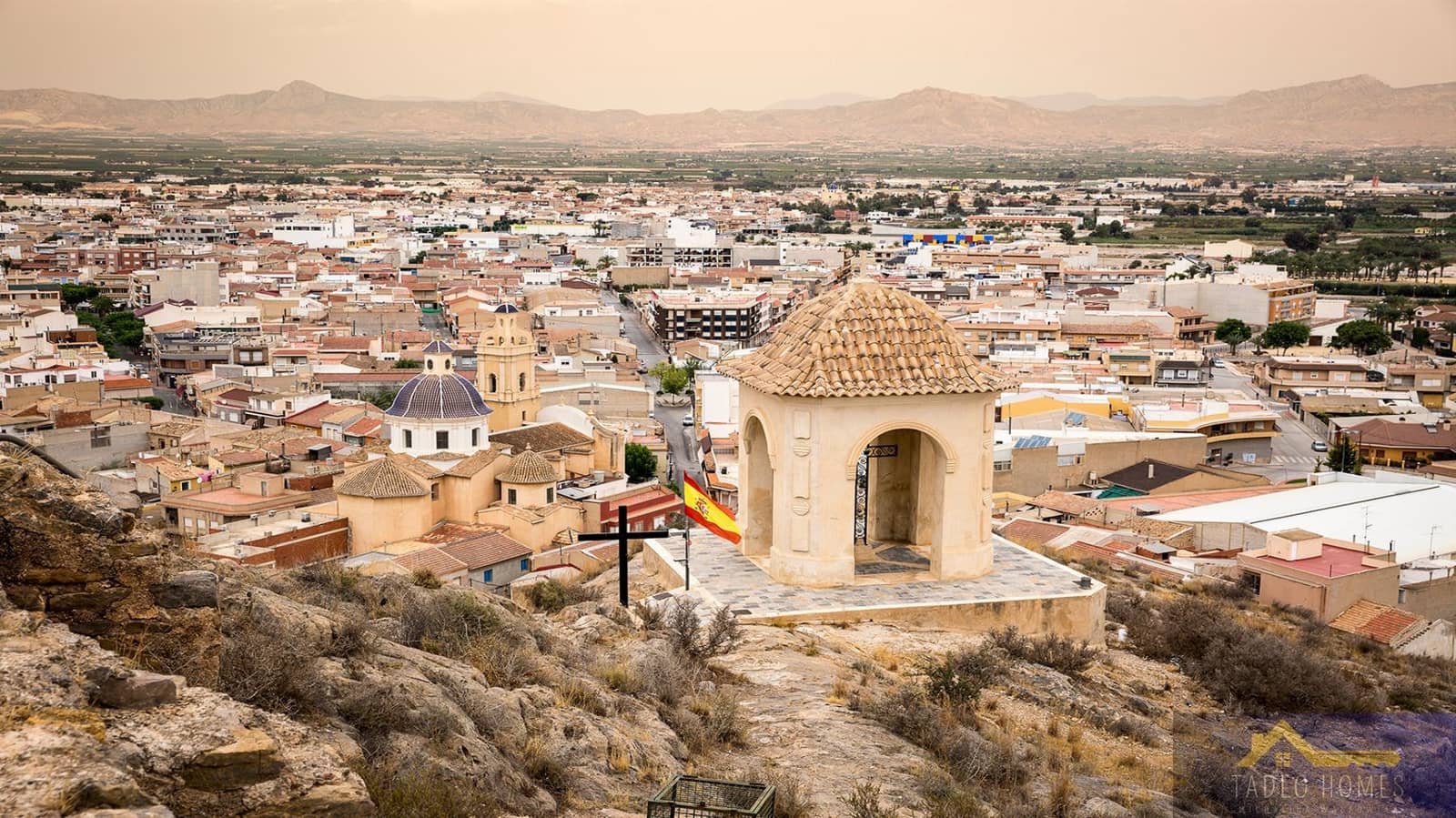 3 soverom Kjedet enebolig til salgs i Cox med svømmebasseng - € 229 000 (Ref: 9622601)