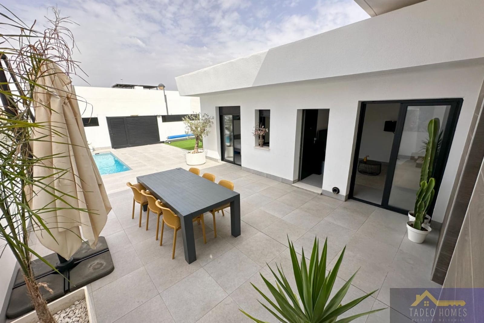 2 slaapkamer Villa te koop in Roldan met zwembad - € 269.500 (Ref: 9683846)